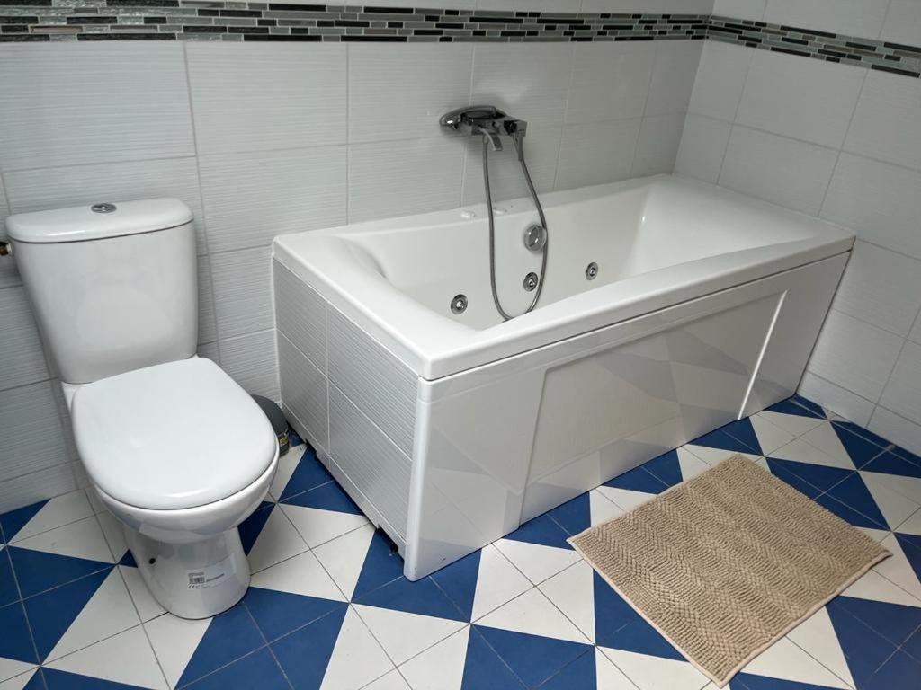 Suits & Luxury Appart Paris Montreuil มงเทรย ภายนอก รูปภาพ